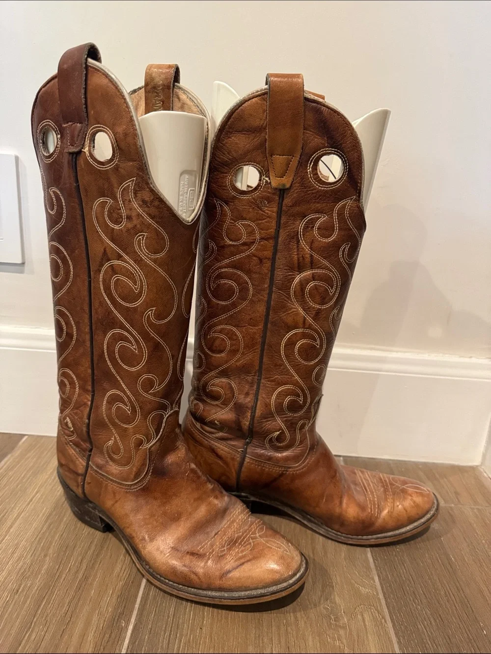 Wrangler Brown Leather Western Heeled Boots with White Pull Tabs - Picture 3 of 6